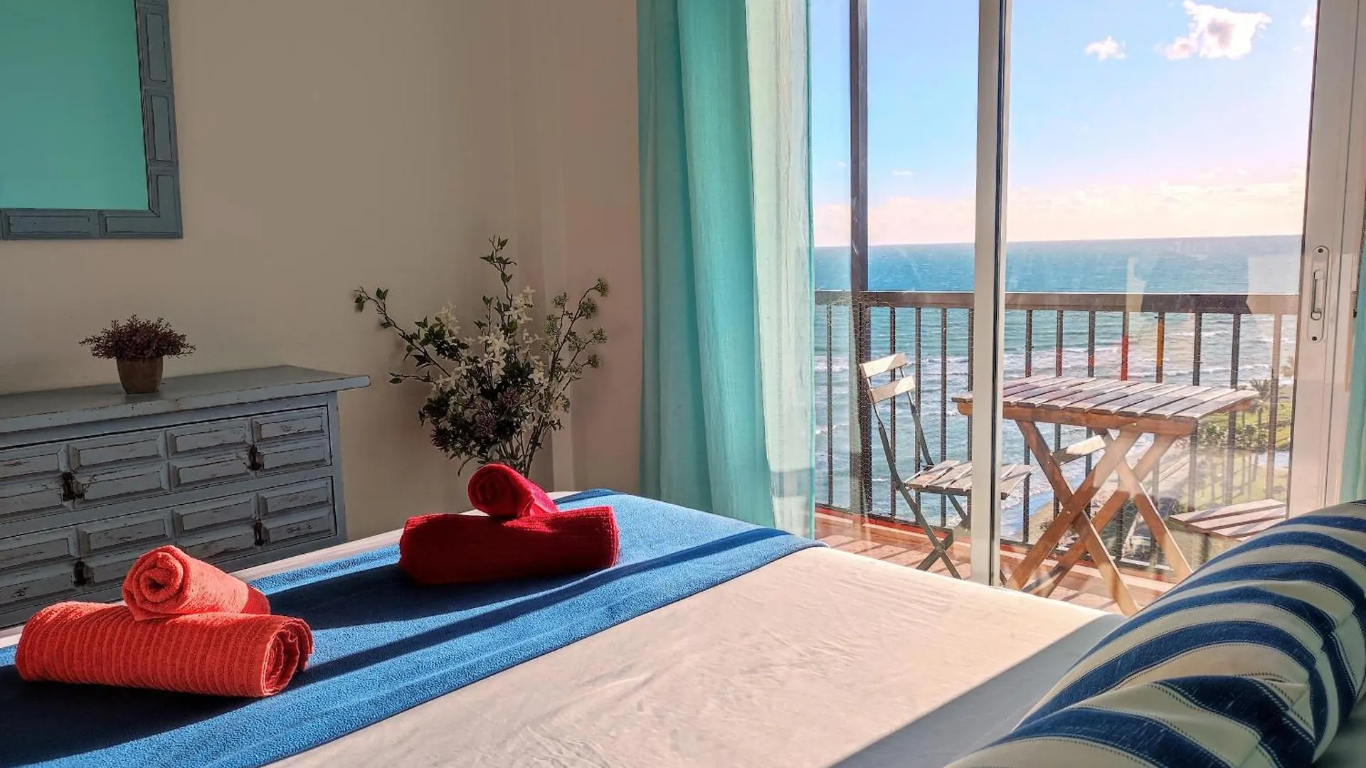 Apartamento Mar Azul, Primera Linea De Playa Sitio de Calahonda 0*,